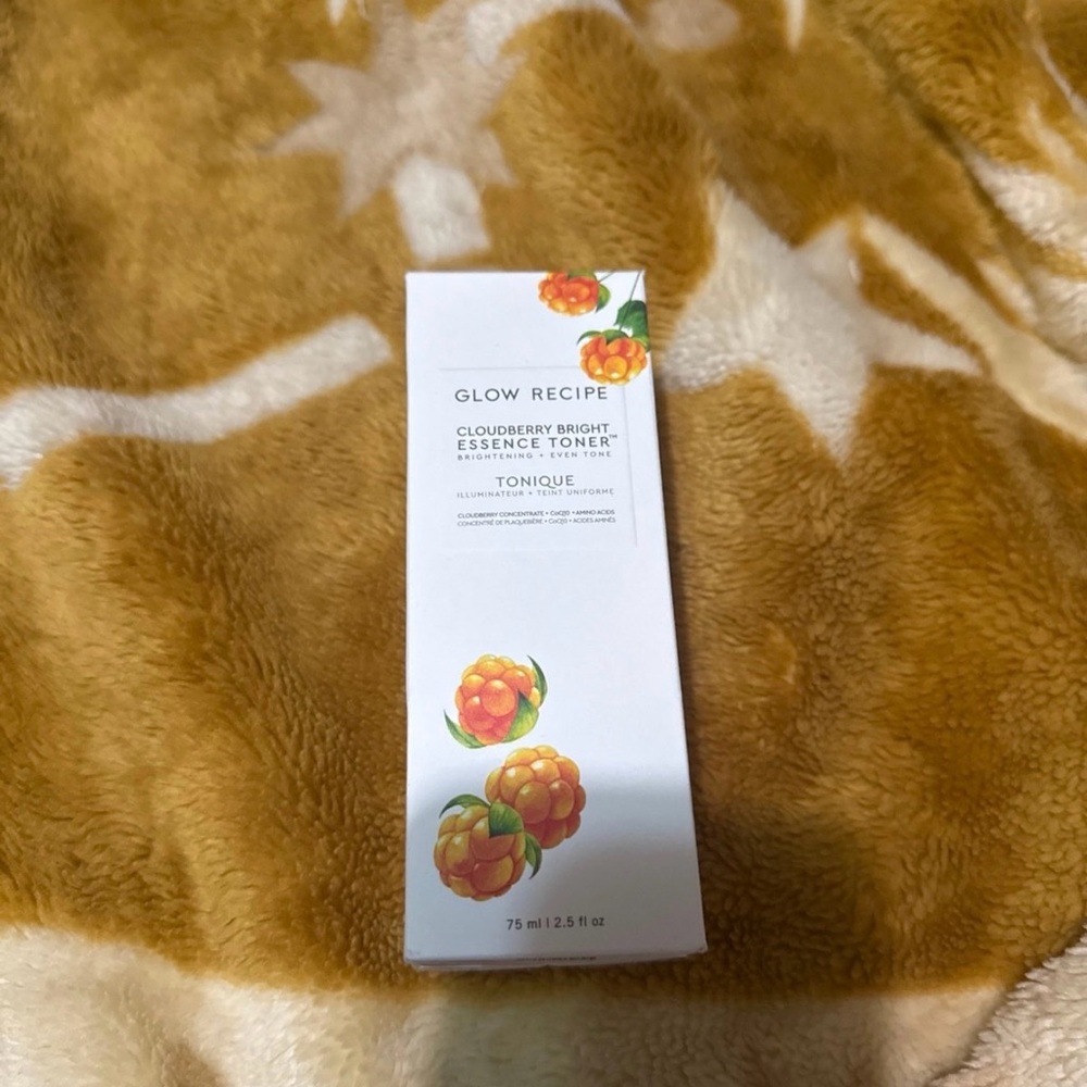 Glow Recipe Cloudberry Bright Essence with Orange Accents